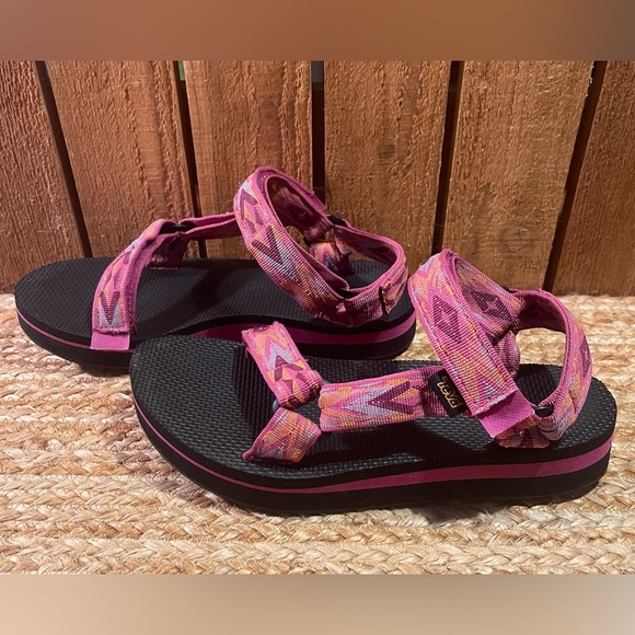 Teva Sandals for Women Sz 7 - Picture 2 of 7